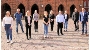 Ausbildungsbeginn am 1. September:  Vor dem Rathaus (v.l.n.r.)  Svenja Förstel, Ausbildungsleiter Christian Wendtland, Lara Franke, Jule Sahr, Silja Dewald, Luise Froehlich, Luca Joel Ramlow, Anna-Helena Ohl, Oberbürgermeister Alexander Badrow und Alex Lohmann