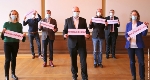 Sie haben heute (17. März) den 2-Stufenplan für Stralsund nach dem Lockdown vorgestellt, v.l.n.r.: Jeannine Wolle, Kultur- und Öffentlichkeitsarbeit, André Kretzschmar, Tourismuszentrale Stralsund, Peter Fürst, Amt für Wirtschaftsförderung/Stadtmarketing, Oberbürgermeister Alexander Badrow, Frank-Bertolt Raith, Amt für Planung und Bau, Heino Tanschus, Ordnungsamt und Steffi Behrendt, Amt für Kultur, Welterbe und Medien.
