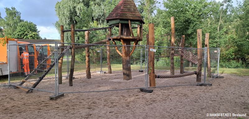Der Spielplatz am Moorteich ist vorerst gesperrt Der Spielplatz am Moorteich ist vorerst gesperrt