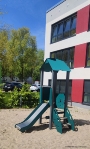 Kletterturm aus alten Kleidern und Fischernetzen