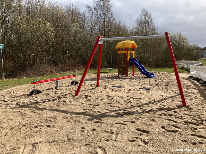 Spielplatz Wohngebietspark in Grünhufe Spielplatz Wohngebietspark in Grünhufe