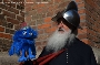 Stadtwache mit Helm und Blaubert