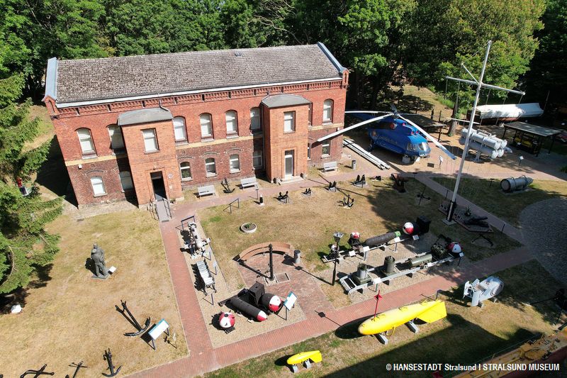 Historischer Ort im Grünen - Marinemuseum auf der Insel Dänholm Historischer Ort im Grünen - Marinemuseum auf der Insel Dänholm