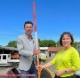 Der neue Leiter des Amtes für stadtwirtschaftliche Dienste, Timo Viecens (l.), übernimmt den Staffelstab von Heidi Waschki