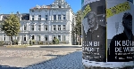 So, wie hier am Olof-Palme-Platz finden sich überall im Stadtgebiet Litfasssäulen mit den Plakaten von den Werftarbeitern und -arbeiterinnen