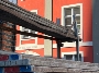 Wenn das Haus Ossenreyerstraße eingerüstet 1 ist, dann gehen die Arbeiten auf dem Dach los