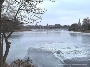 Der Knieperteich im Winter - schön anzusehen ist das Eis, aber gefährlich, da noch viel zu dünn