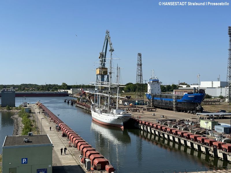 Gorch Fock 1 fest vertäut im Schiffslift Gorch Fock 1 fest vertäut im Schiffslift