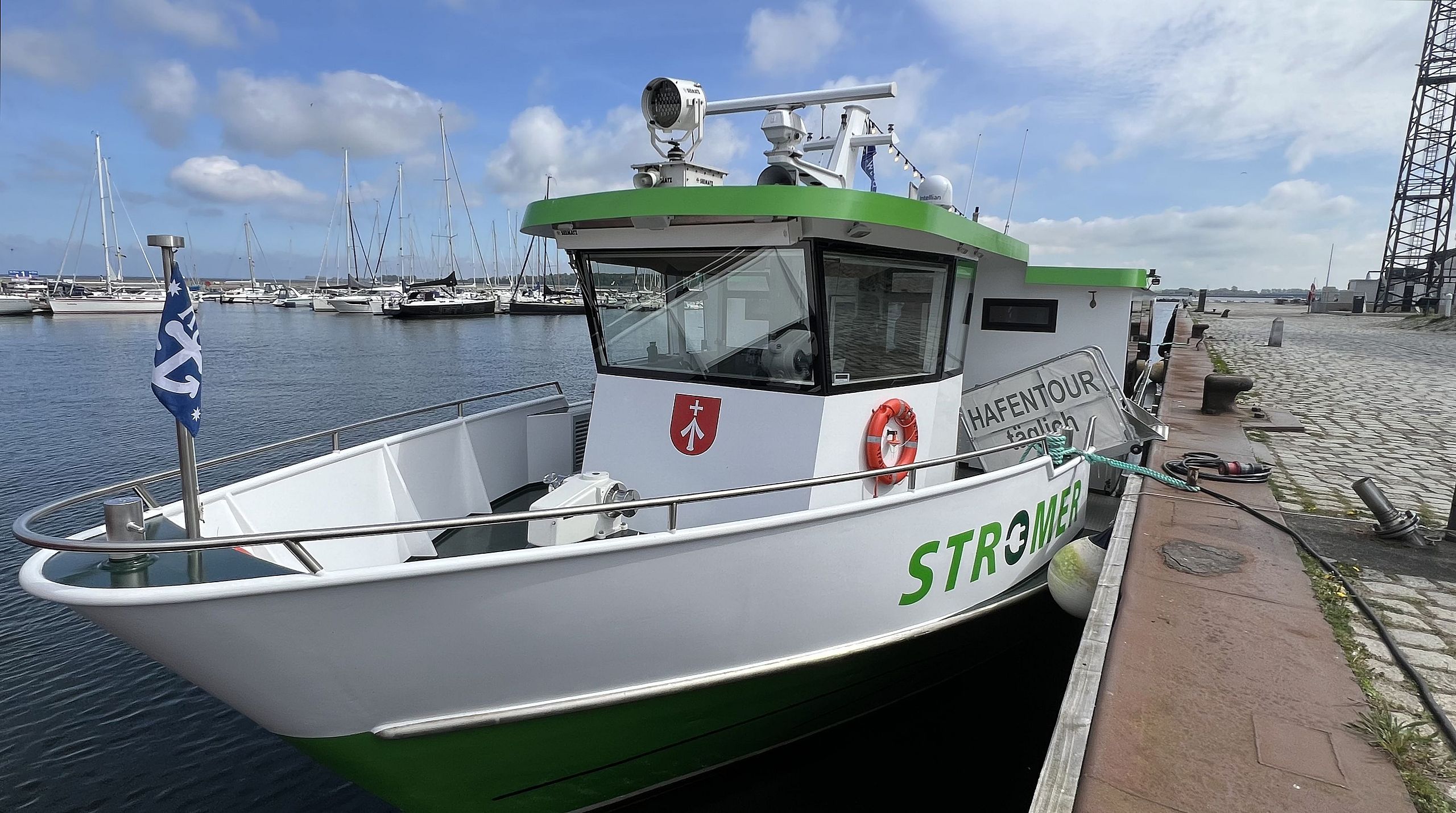 Auf der Hafeninsel ist der Stromer leicht anhand seiner grünen Farbe zu erkennen Auf der Hafeninsel ist der Stromer leicht anhand seiner grünen Farbe zu erkennen