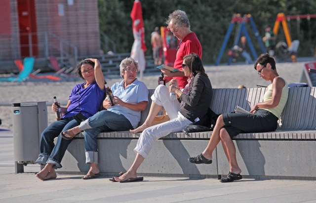 Relaxen auf den neuen Sitzmöbeln