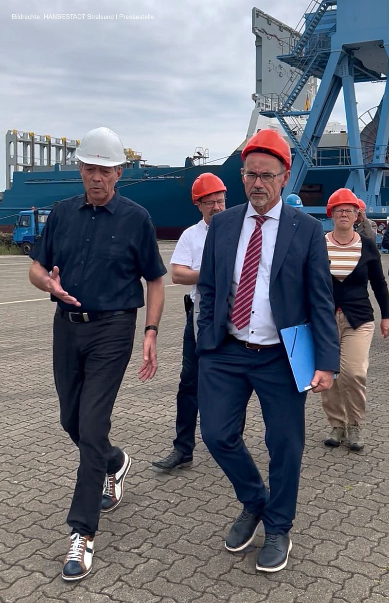 Werftbesuch-des-Wirtschaftsministers