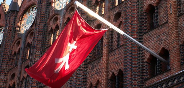 Rådhuset och flaggan